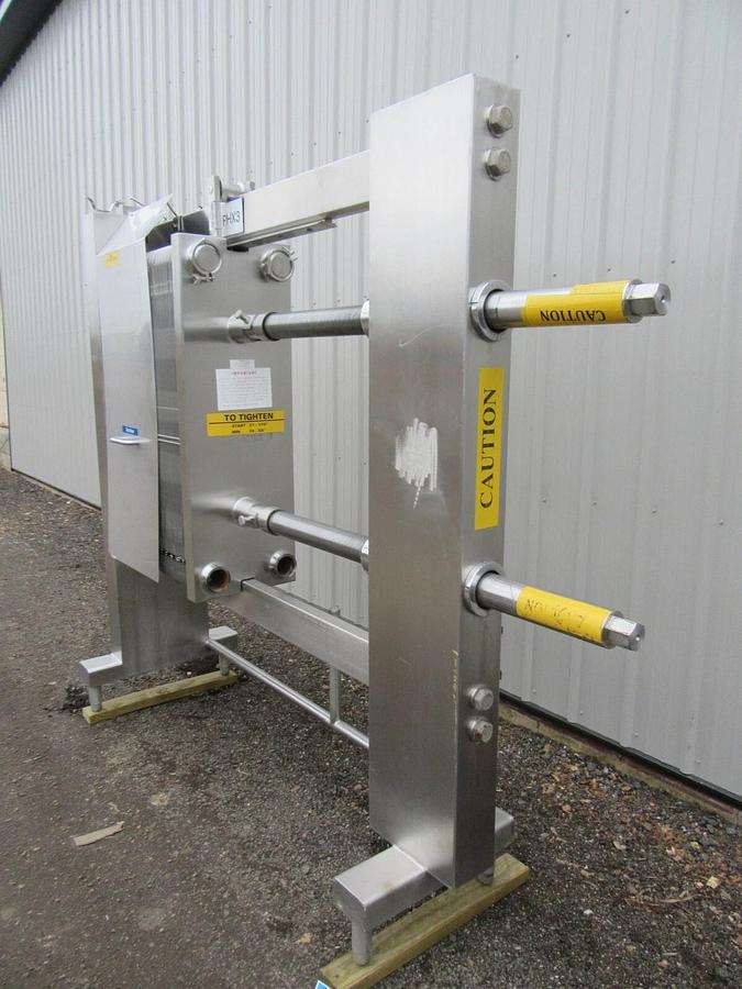 Used 600 SQ FT STAINLESS STEEL 3" IN / OUT APV PLATE AND FRAME HEAT EXCHANGER 23948