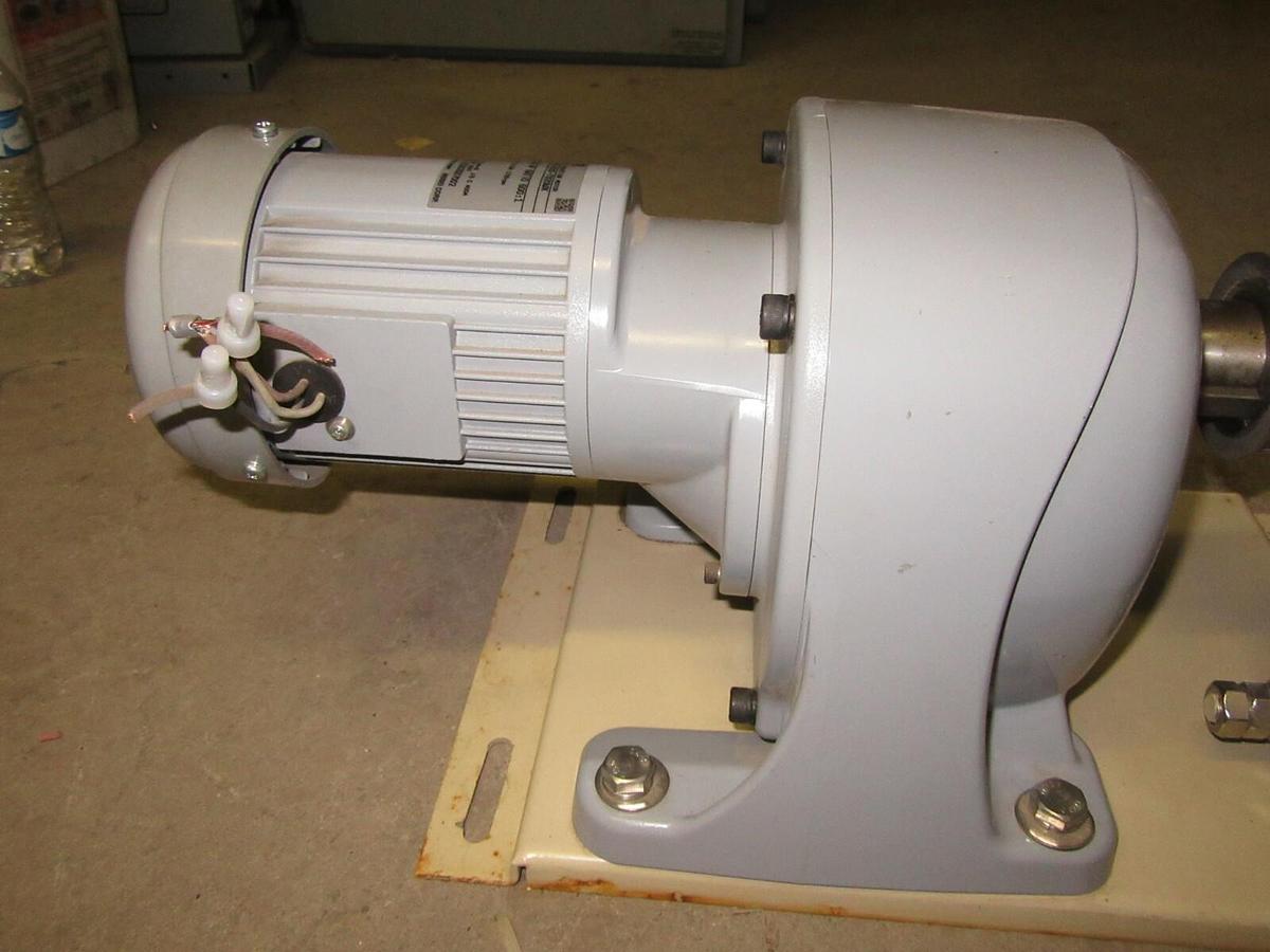 Used GTR 3-PHASE INDUCTION MOTOR GEAR REDUCER G3LM-40-600-T020WX 0.2 kW 0.53A 380V