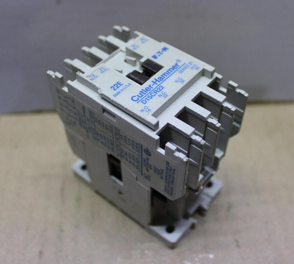 Used CUTLER HAMMER CONTACTOR D15CR22 22E 600 VAC 10 AMP 3-PHASE COIL: 110/120V