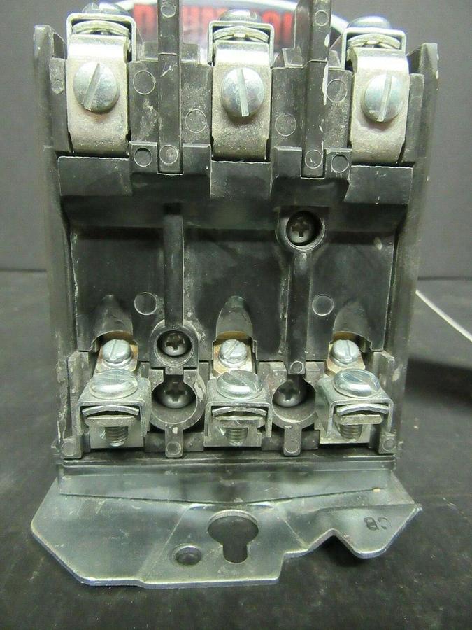 Used ALLEN BRADLEY CONTACTOR 500F-BOD930 SER. C NEMA: 1 10 HP 600 VAC COIL: 120 VAC