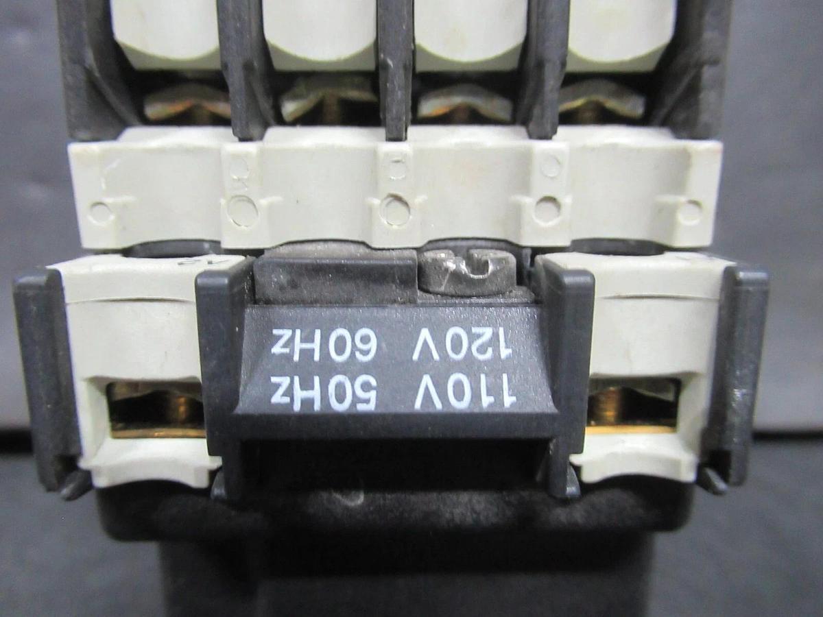 Used KLOCKNER-MOELLER CONTACTOR DIL-R-31 600 VAC 15 AMP COIL: 110/120 VOLT