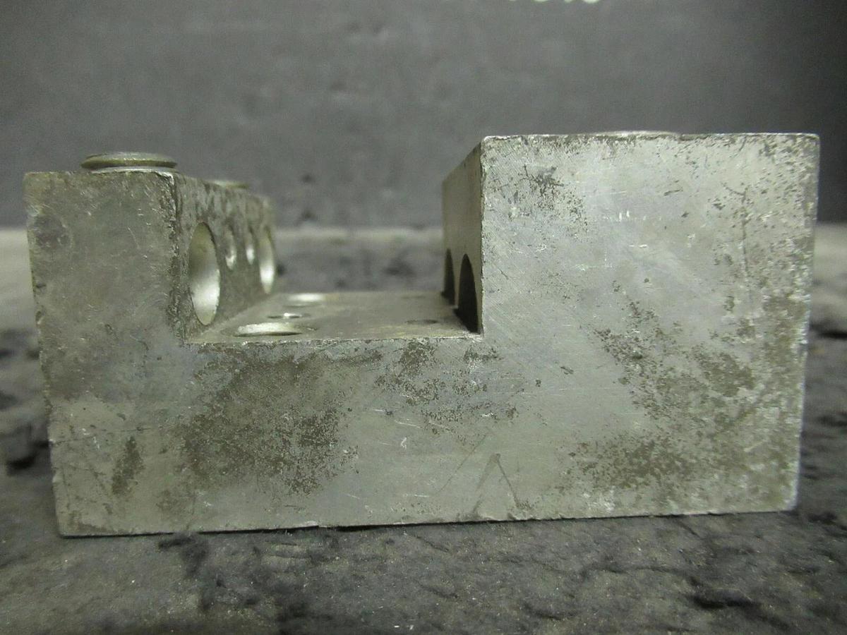 Used USD 5207-03 MECHANICAL DISTRIBUTION CONNECTOR TERMINAL LUG SET 600MCM - #14 WIRE