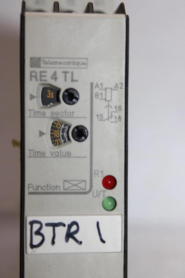 Used TELEMECANIQUE TIME DELAY RELAY RE4-TL11BU 0.05 SEC TO 300 HOUR 240 VAC 1.5 AMP