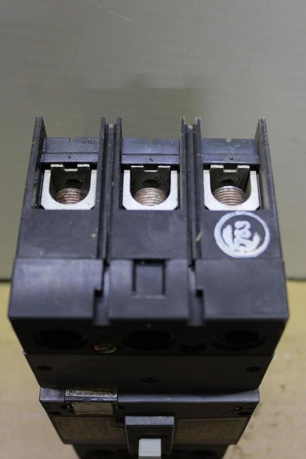 Used GE HI-BREAK CIRCUIT BREAKER SFHA36AT0250 110 AMP TRIP 600 VAC 3-POLE