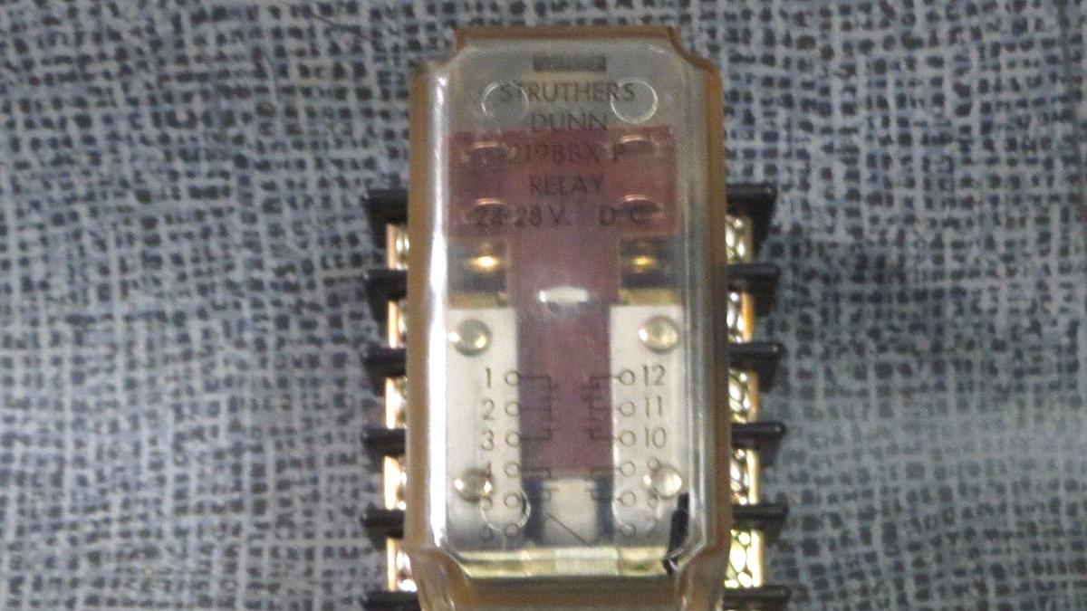 STRUTHERS DUNN RELAY WITH DUNCO BASE! 24-28 VDC COIL MODEL: 219BBX-P