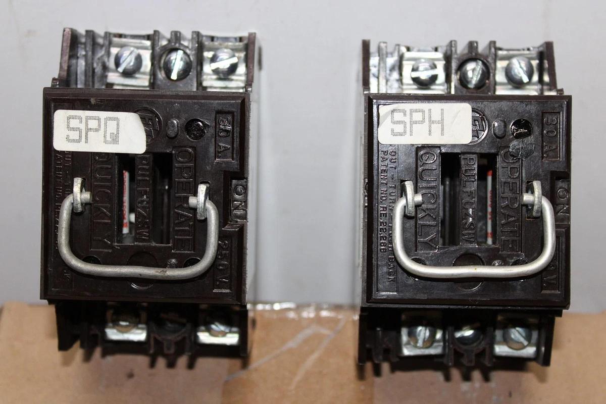 Used LOT OF 2 CUTLER HAMMER PULL OUT SWITCH PFS3322 2-POLE 7.5 HP 240 VOLT *WARRANTY*