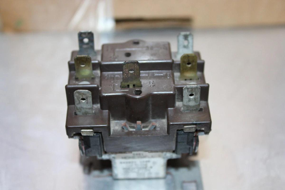 Used HONEYWELL PURGE RELAY HN61KP008-B R4222Y-1048 480/277 VAC 15 AMP *WARRANTY*