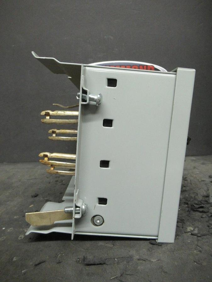 Used ITE BUS PLUG XQ45RGIG 50 AMP 240V 3P4W+GROUND XJ-L 15 AMP BREAKER SIEMENS 9200