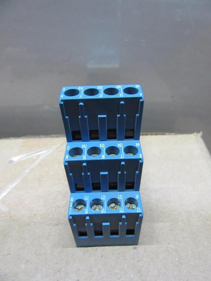 Used LOT OF 2 FINDER RELAY BASE 94.04 10 AMP 250 VOLT **WARRANTY INCLUDED**