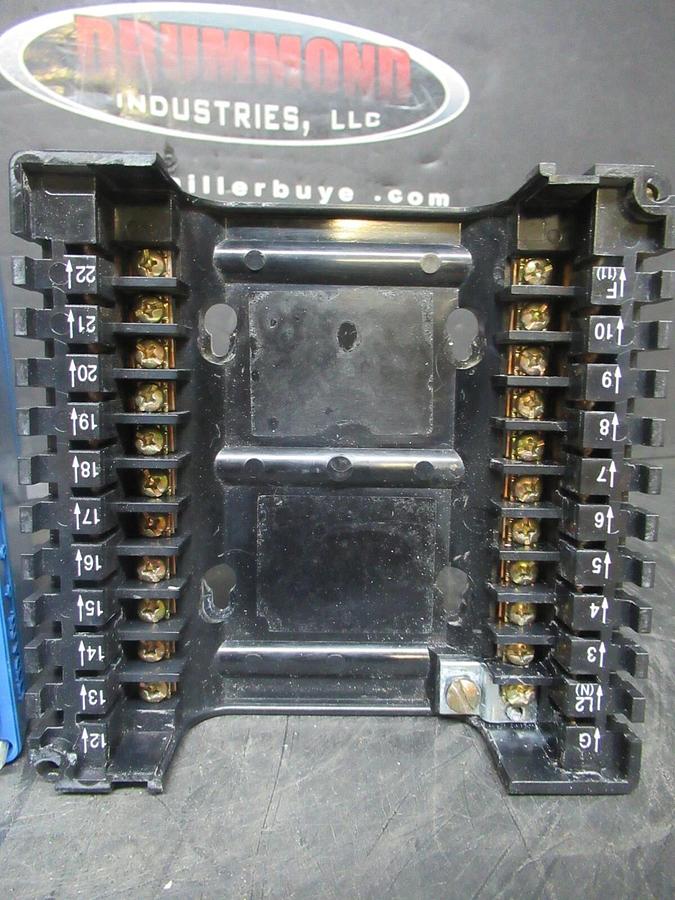 Used HONEYWELL BURNER CONTROL ULTRAVIOLET FLAME AMPLIFIER RM7840-L-1018 2000 VA MAX