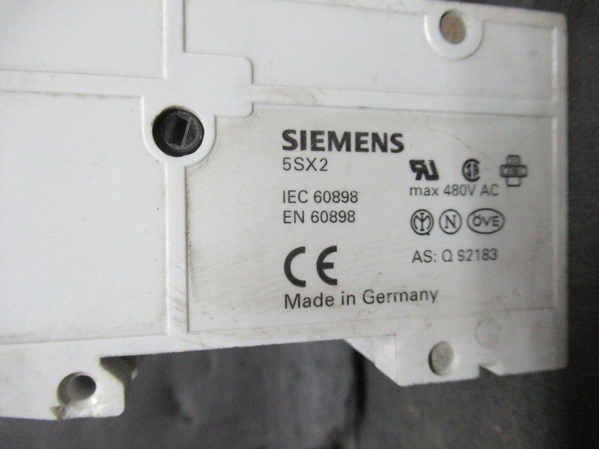 Used SIEMENS CIRCUIT BREAKER 5SX23 C10 10 AMP 480 VAC 3-POLE W/ 5SX9100 AUXILLIARY