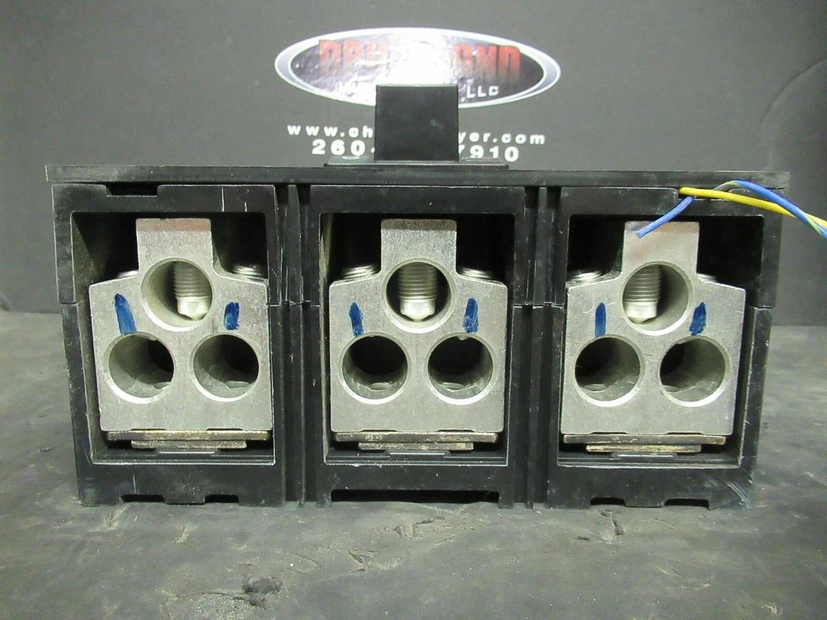 Used SQUARE D CIRCUIT BREAKER MHL368001212 600 VAC 800 AMP W/ AUX SWITCH