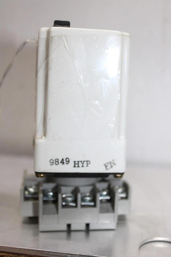 Used DAYTON TIME DELAY RELAY 6A855 0.05 SEC TO 999 MIN 120/240 VAC 10 AMP 1/3 HP