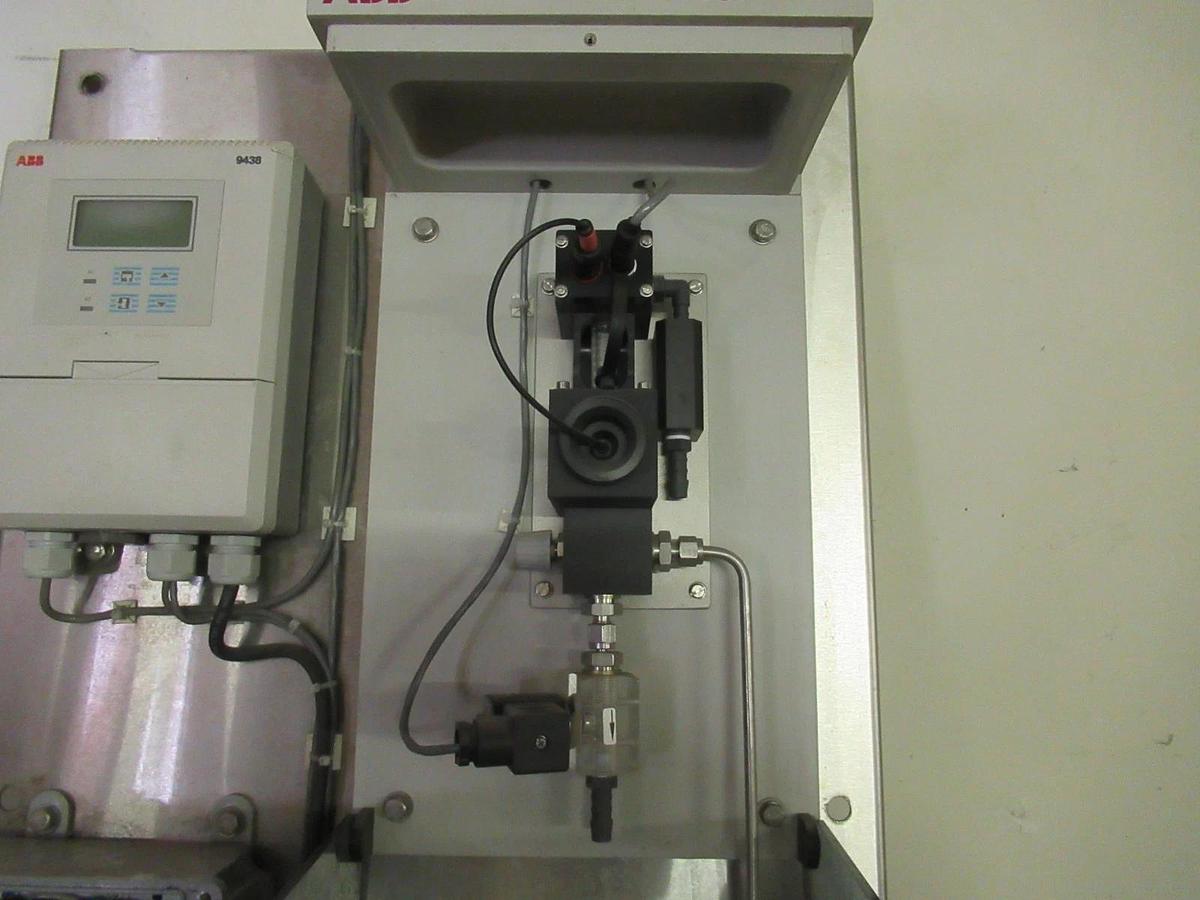 Used ABB INDUSTRIAL DISSOLVED OXYGEN ANALYZER MONITOR 9438 **WARRANTY INCLUDED**