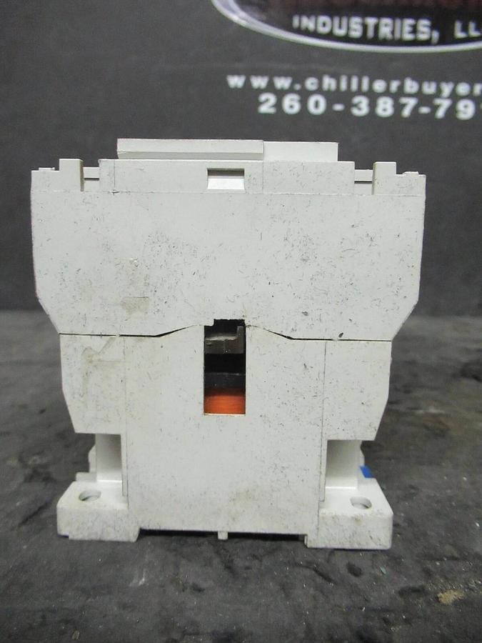 Used CUTLER HAMMER CONTACTOR CE15BNS3 5 HP @ 10 AMPS / 460 VAC 110 V COIL DIN RAIL