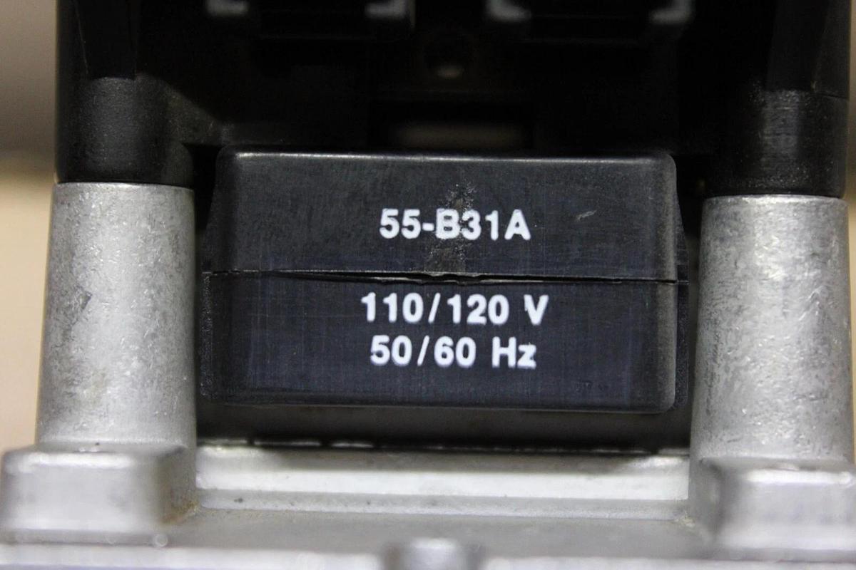 Used GENERAL ELECTRIC CONTACTOR CR353ACY12A 600V 30A 3-POLE 3-PHASE COIL: 120V