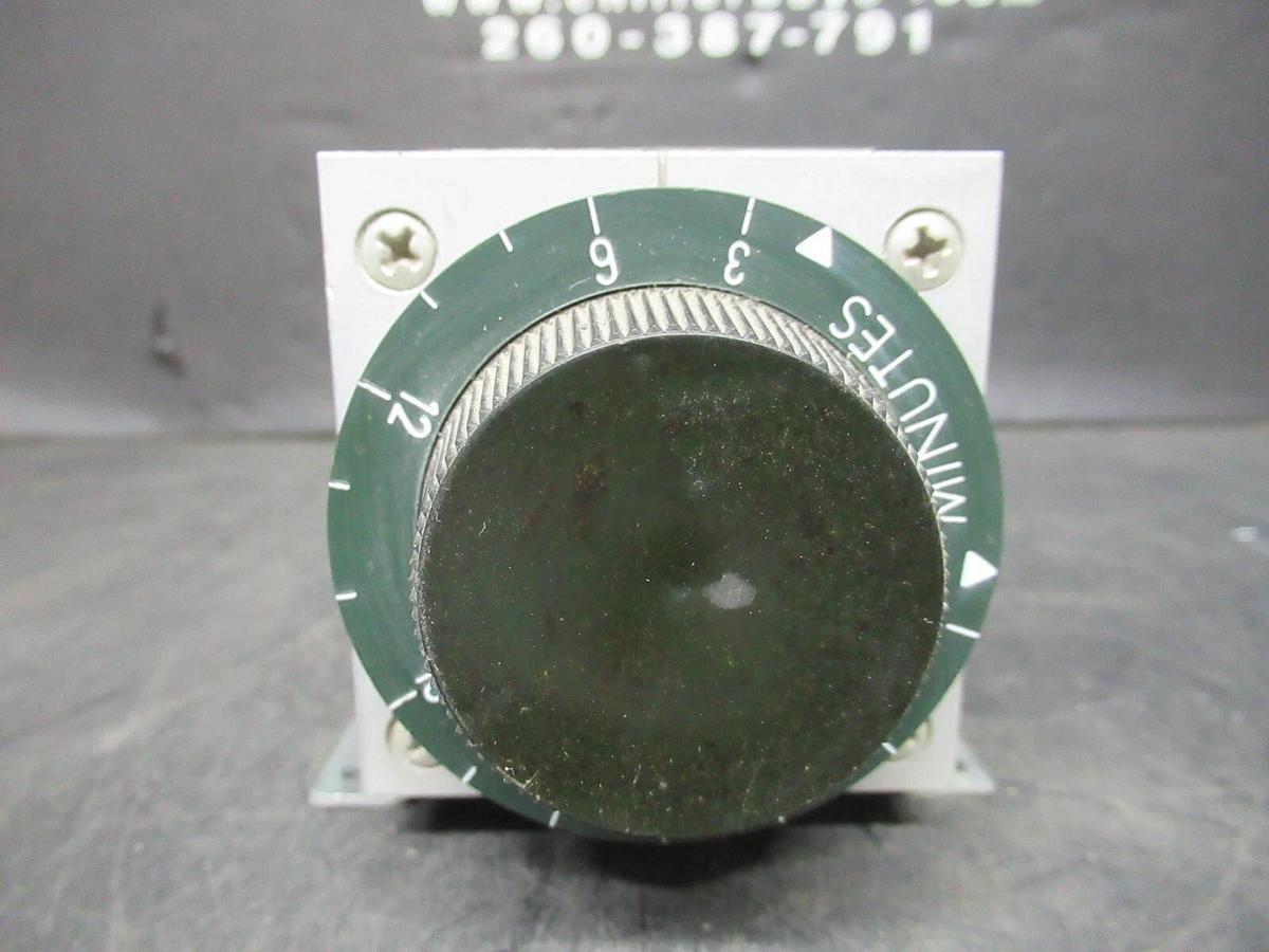 Used AGASTAT TIME DELAY RELAY 3-30 MINUTES 7012OH 24 VDC VOIL 600 VAC 10 AMP