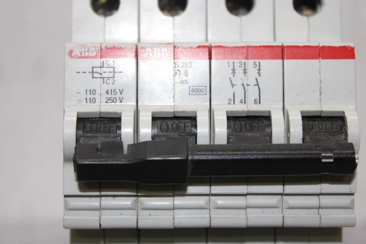 Used ABB CIRCUIT BREAKER 4-POLE 400 VAC **WARRANTY INCLUDED**