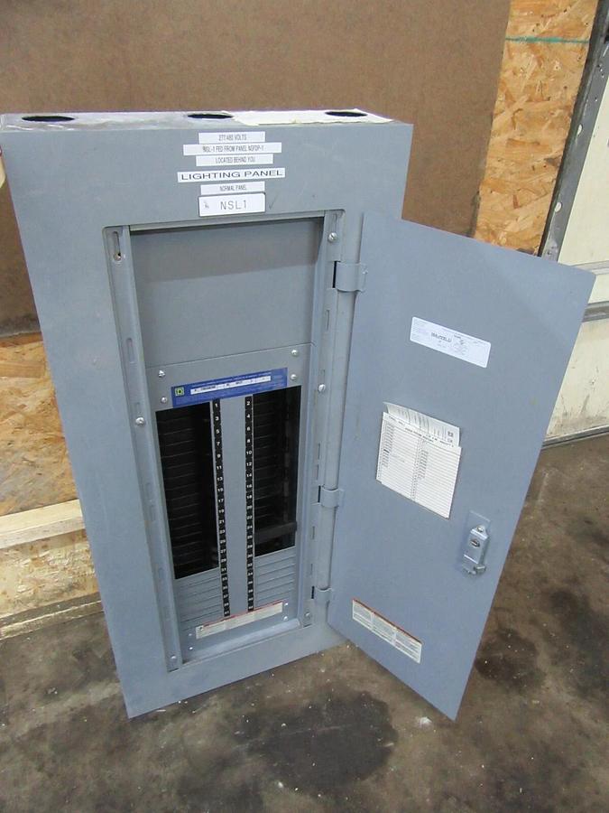 Used 100 AMP SQUARE D EDB / NF PANELBOARD PANEL MAIN LUG MLO 3 PH 4 W 600 / 480 V E1