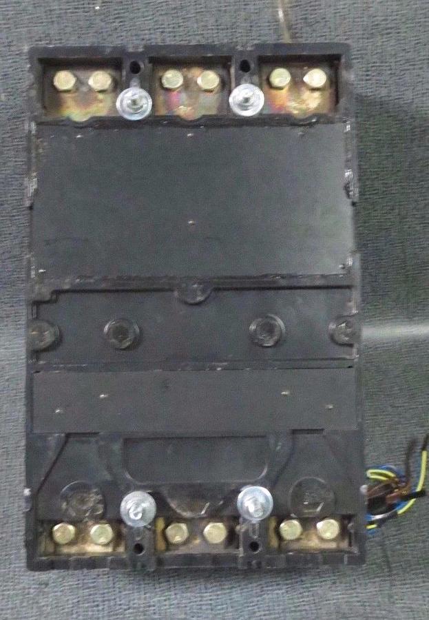 Used SQUARE D CIRCUIT BREAKER 450 AMP 600 V WITH UNDERVOLTAGE TRIP # MHL3645025DC1679