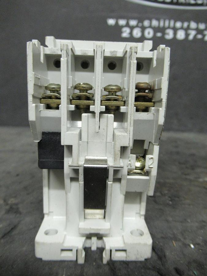 Used CUTLER HAMMER CONTACTOR CE15BNS3 5 HP @ 10 AMPS / 460 VAC 110 V COIL DIN RAIL