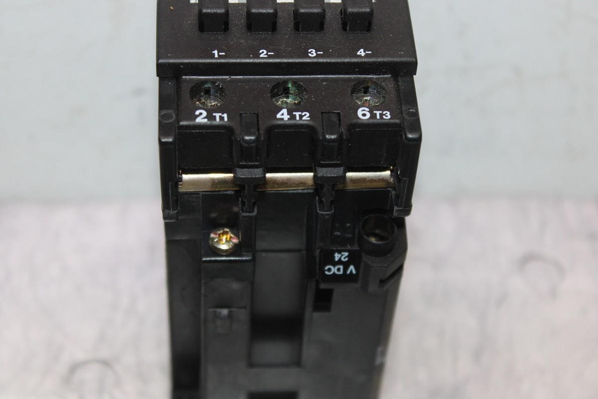 Used ABB CONTACTOR BC30 45 AMP 600 VAC 3-POLE 30 HP COIL: 24 VDC
