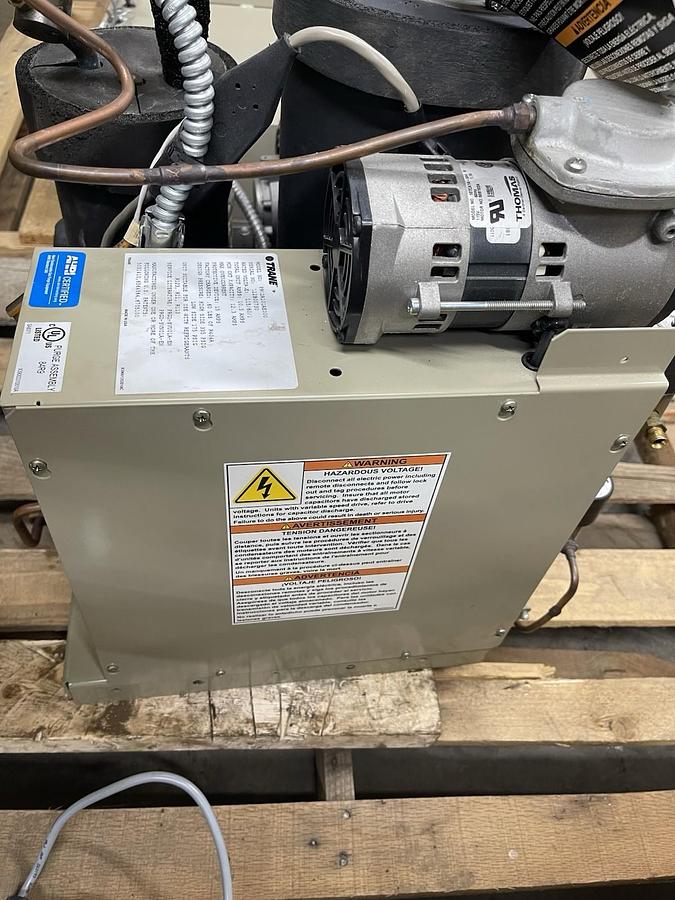 Used TRANE CHILLER PURGE PUMP PRGDA101AE000 M4FH-0026-IAA-240 115 VOLT 12.3 AMP