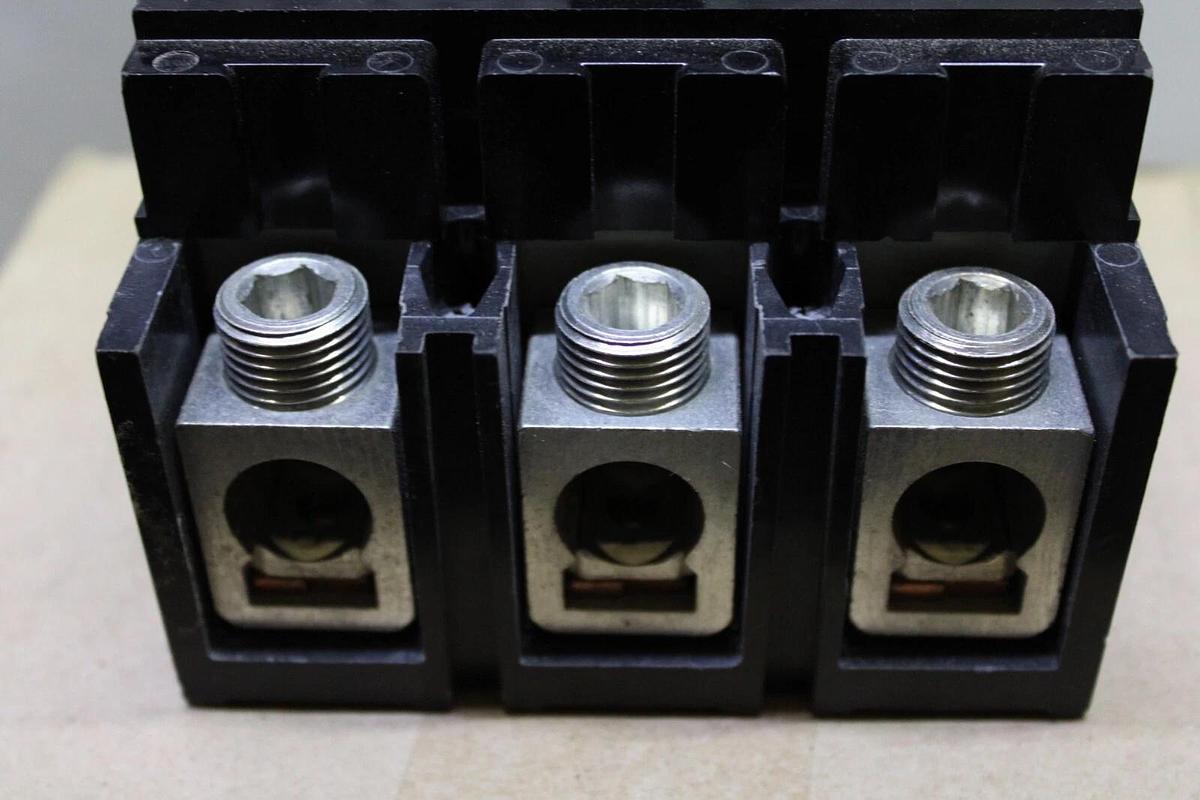 Used SQUARE D CIRCUIT BREAKER Q2L3125 3-POLE 240 VAC 125 AMP **WARRANTY**