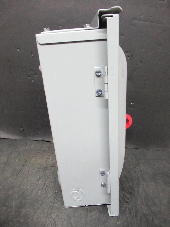 NEW SURPLUS SIEMENS HEAVY DUTY FUSIBLE SAFETY SWITCH HF221NR 30 AMP 240 VAC