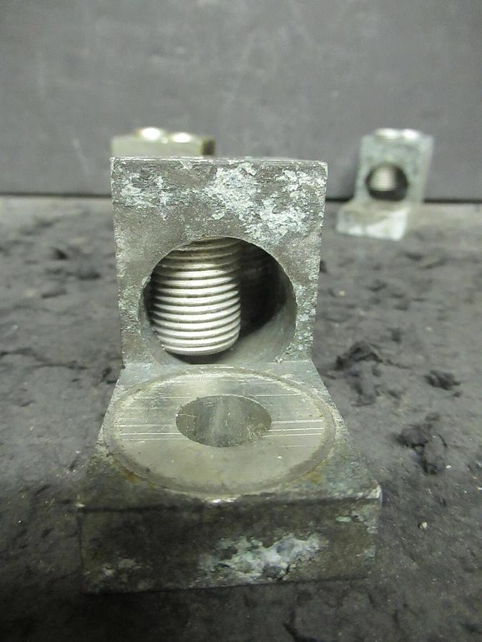 Used (3 QTY) SQUARE D DCC C-469 2 DOUBLE BARREL MECHANICAL CONNECTOR LUG TAPS 750MCM