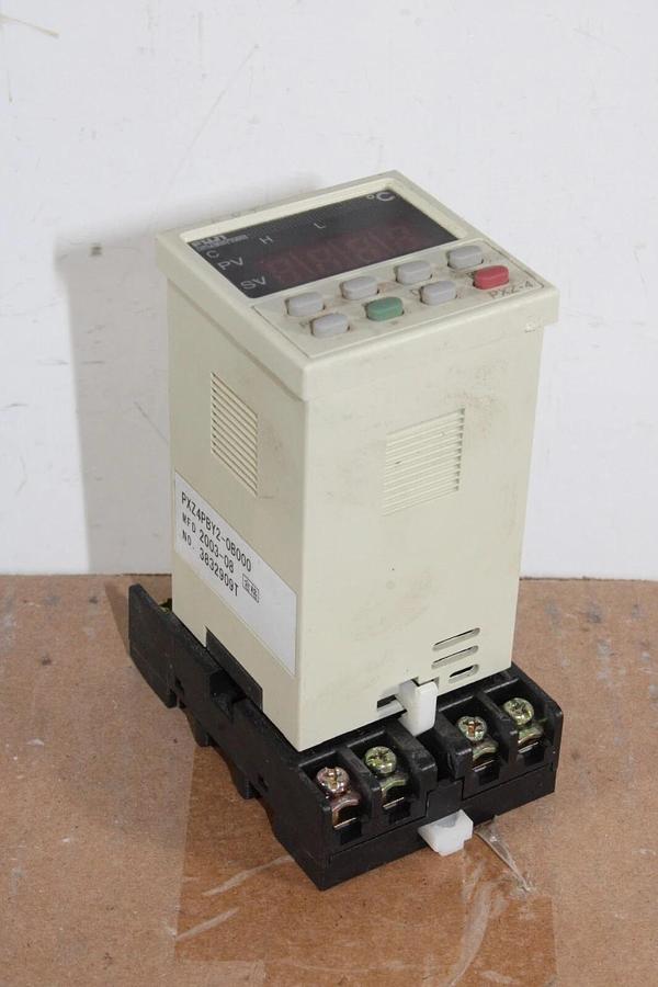 Used FUJI ELECTRIC TEMPERATURE CONTROLLER PXZ4PBY2-0B000 24 VAC 15 VA