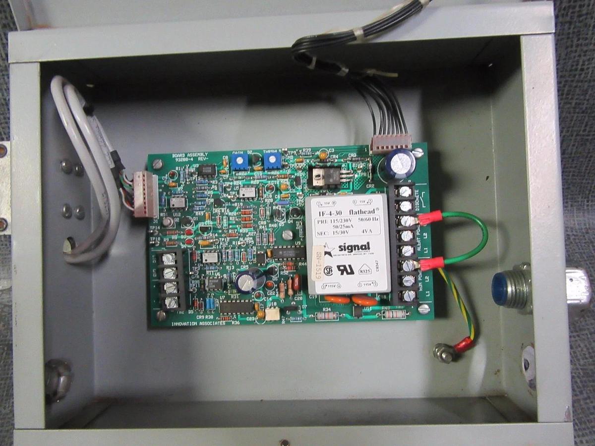 Used CARRIER OIL-SENSE QUALITY MONITORING SENSOR 115V 1 PHASE MODEL 32GA400504-2