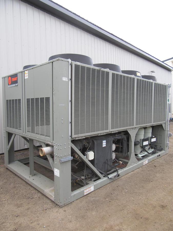 Used 2015 TRANE 120 TON AIR COOLED CHILLER 460 VOLT 410A 125 TON CGAM120