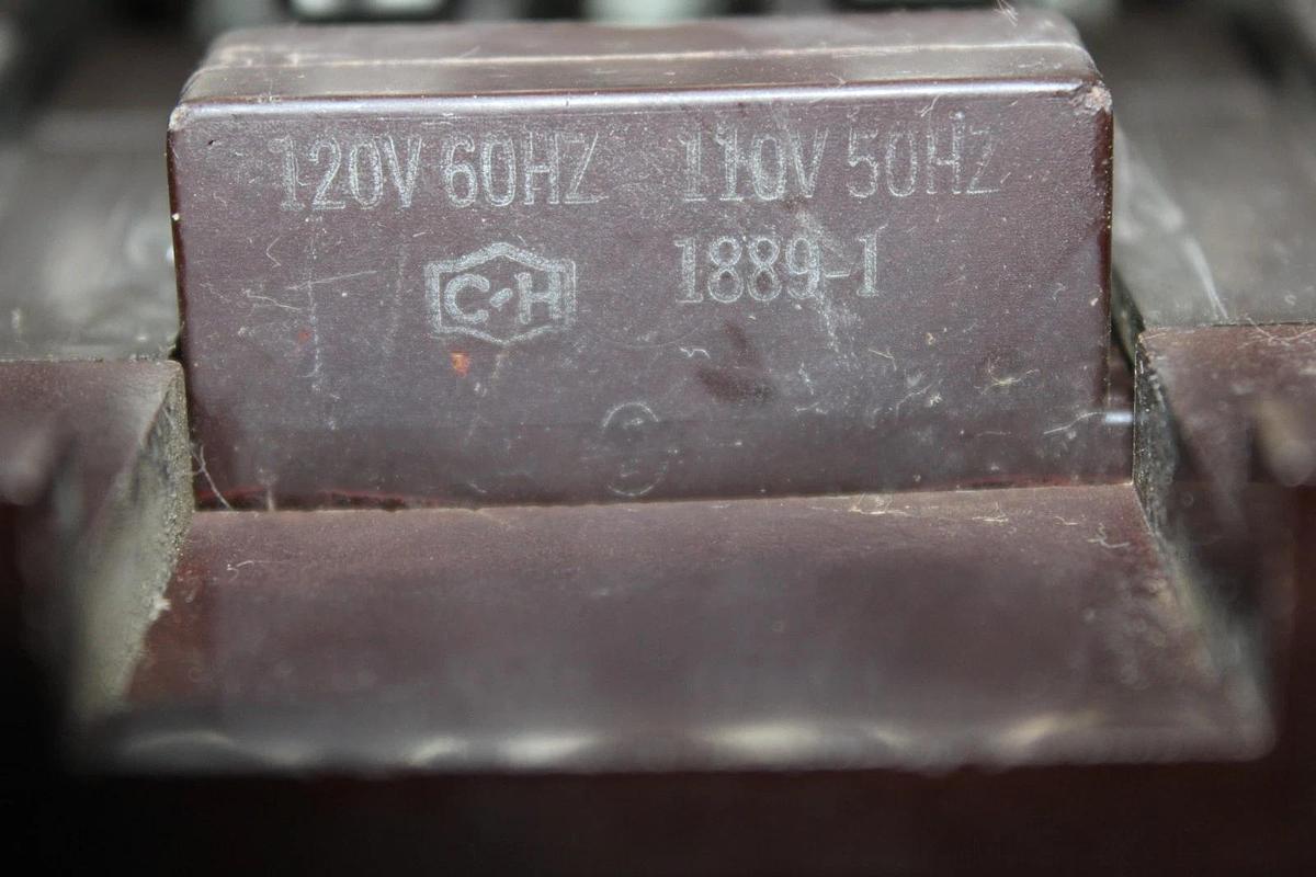 Used CUTLER-HAMMER CONTACTOR C10EN3 NEMA SIZE 3 90 AMP 600 VAC 3-POLE COIL: 120 V