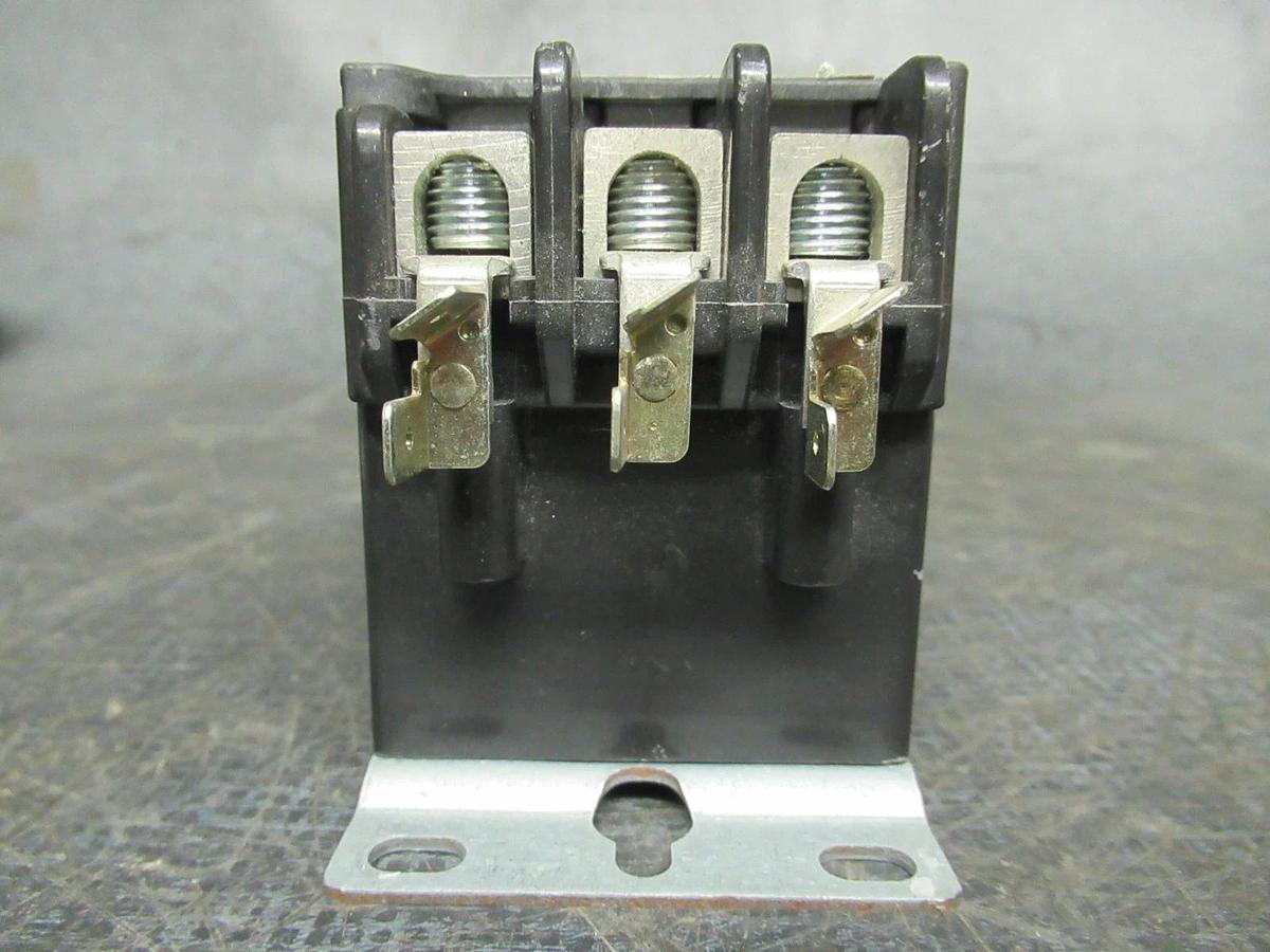 Used FURNAS DEFINITE PURPOSE CONTROLLER 42CF35AJASG 600V 40 AMP 15HP 50A/RES