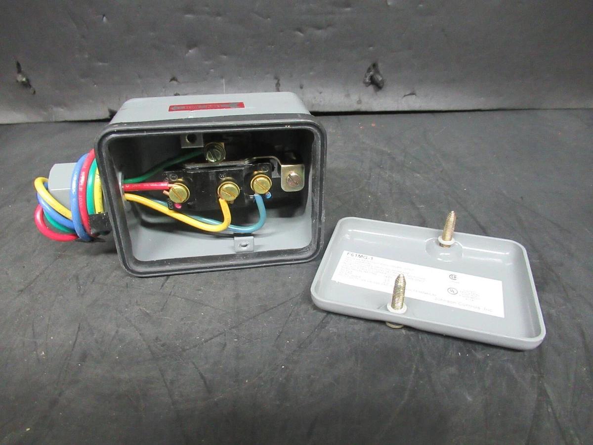 NEW SURPLUS JOHNSON CONTROLS LOW VOLTAGE FLOW SWITCH F61MG-1C 120 VOLT 1 AMP