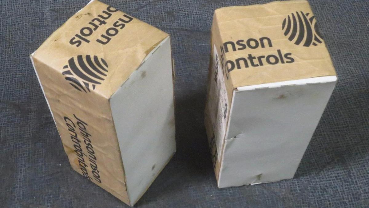 Used (1) NEW IN BOX YORK JOHNSON CONTROLS CTG OIL FILTER KIT MODEL: 026-22688-000