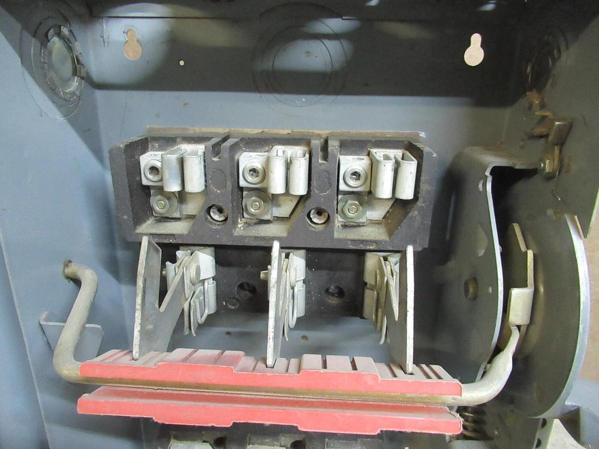 Used SQUARE D SAFETY SWITCH TYPE 1 ENCLOSURE 100 AMP 60 HP 600 VAC 3-POLE