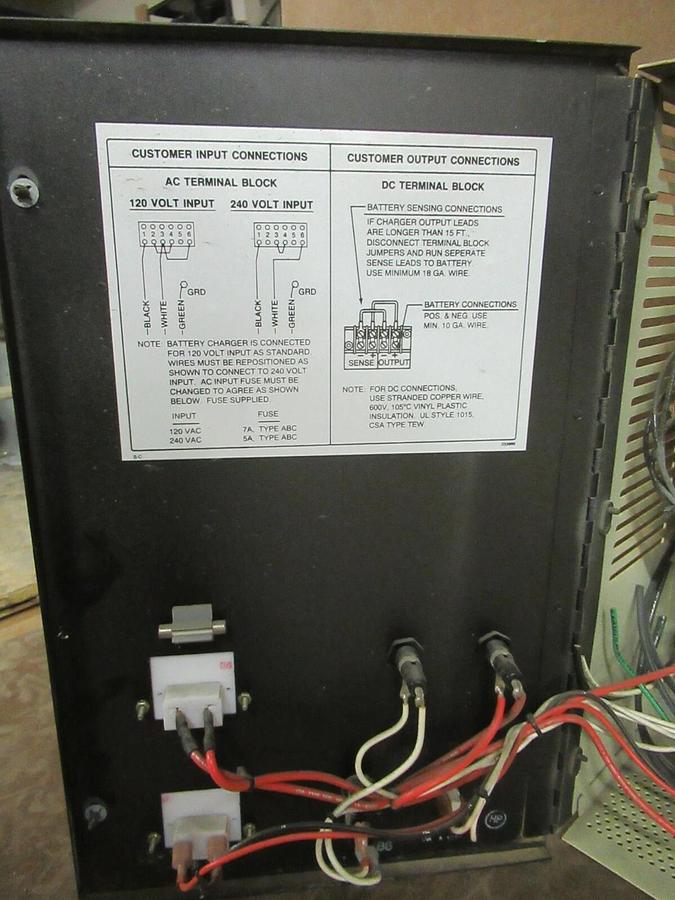 Used 24 VDC KOHLER BATTERY CHARGER 10 AMPS 120 / 240 V SINGLE PH A-326767 50 - 200 AH