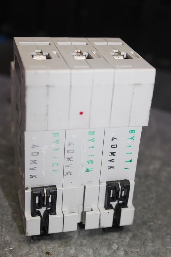 Used CARRIER ACTUATOR XU-348-0-0-1 HF26BB030 0.95 AMP 115 VOLT 50/60 HZ 50 WATT
