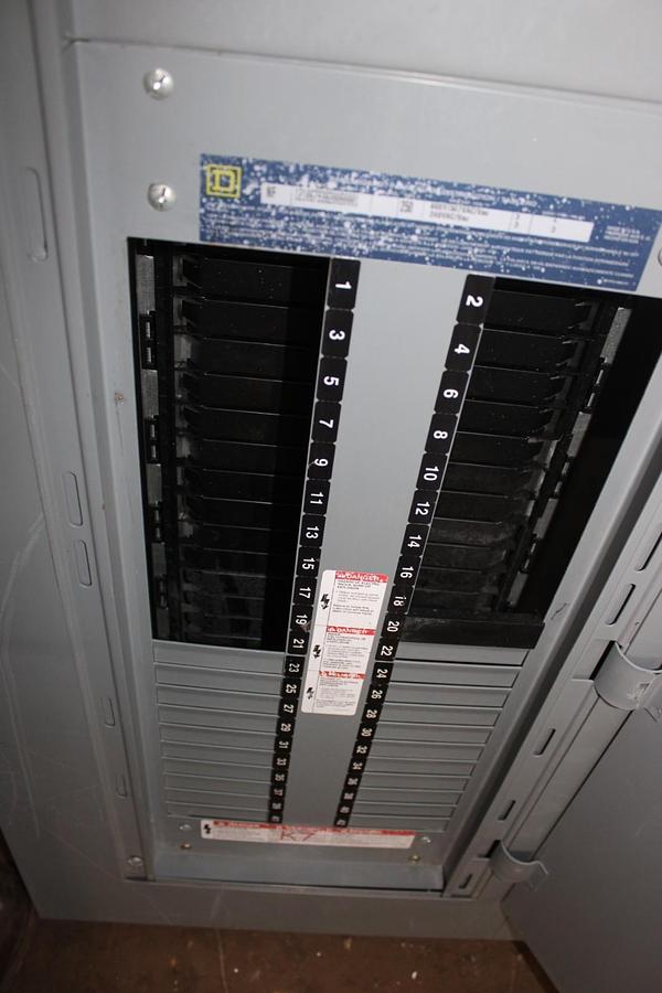 Used SQUARE D TYPE 1 NF MLO SERVICE PANEL 12106793820080001 250 AMP 42-SLOT 600V