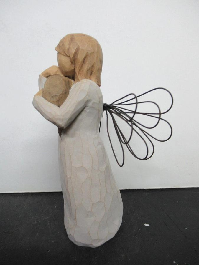 WILLOW TREE "ANGEL OF FRIENDSHIP" SUSAN LORDI FIGURINE DEMDACO STOCK# 26011