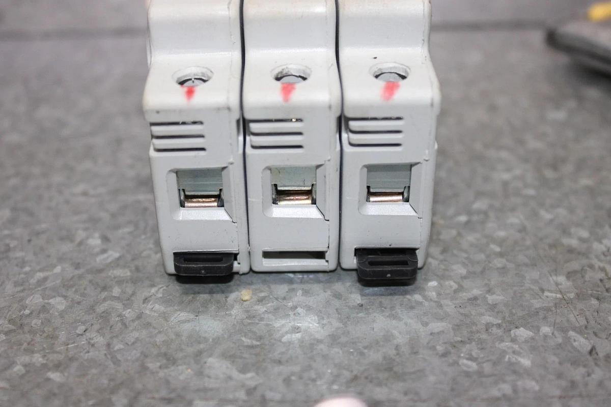 Used BUSSMAN FUSE HOLDER CHCC3D 30 AMP 3-POLE 600 VOLT FOR CLASS CC FUSES CHCC