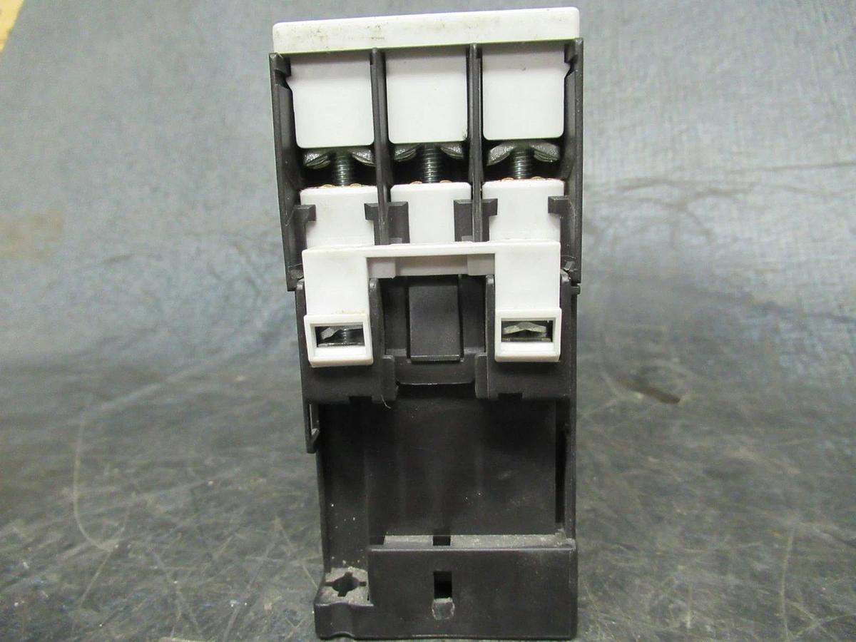 Used SIEMENS CONTACTOR 3RT1024-1B 600V 35A 10HP **WARRANTY INCLUDED**