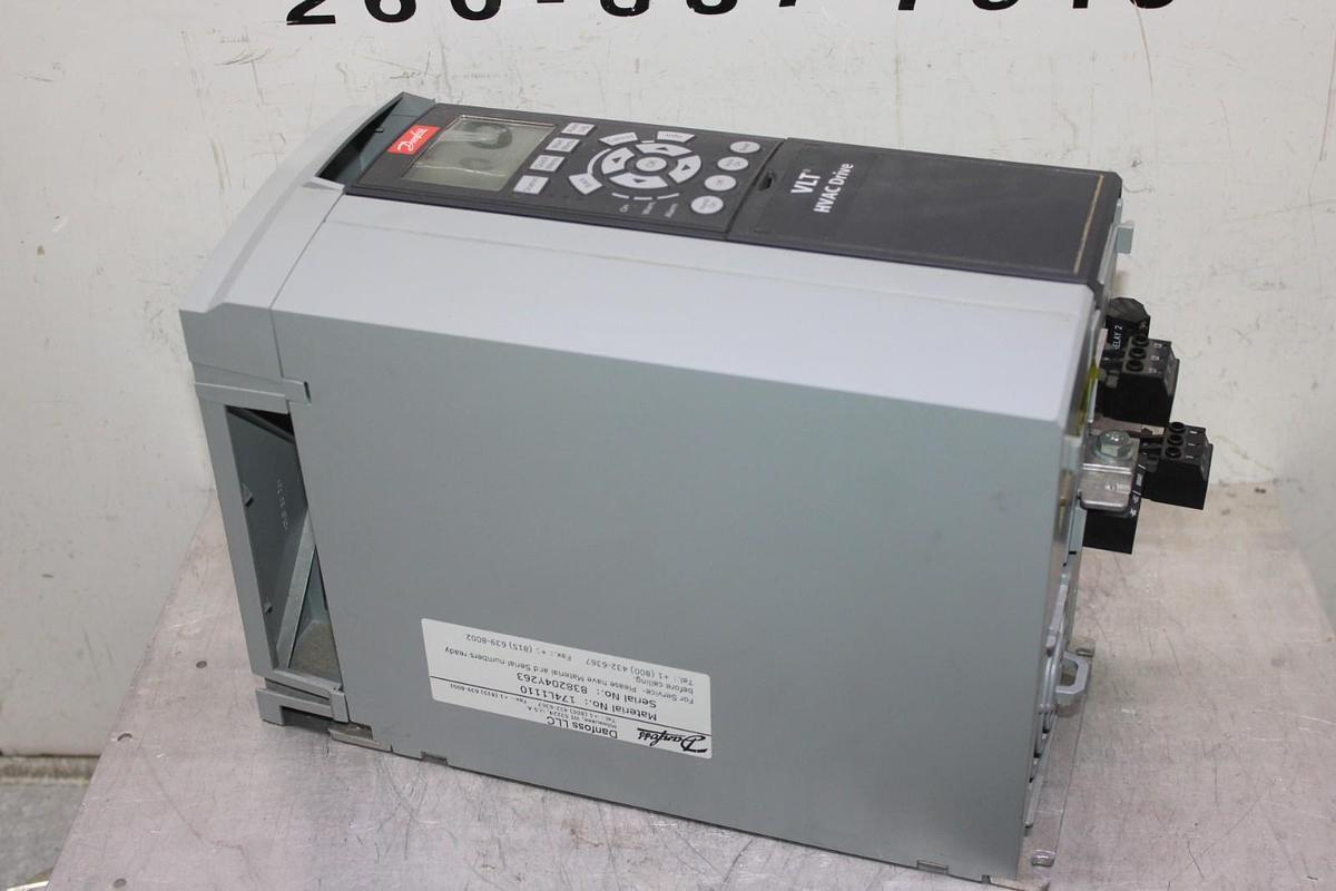 Used DANFOSS VLT HVAC DRIVE 131B7376 240 VAC 16.7 AMP 5 HP **WARRANTY INCLUDED**