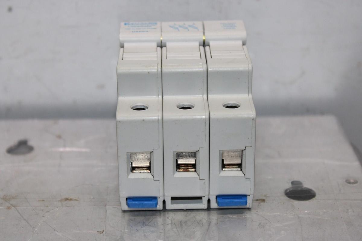 Used FERRAZ SHAWMUT ULTRASAFE FUSE HOLDER USCC3 M217522 3-POLE 600 VOLT 30 AMP