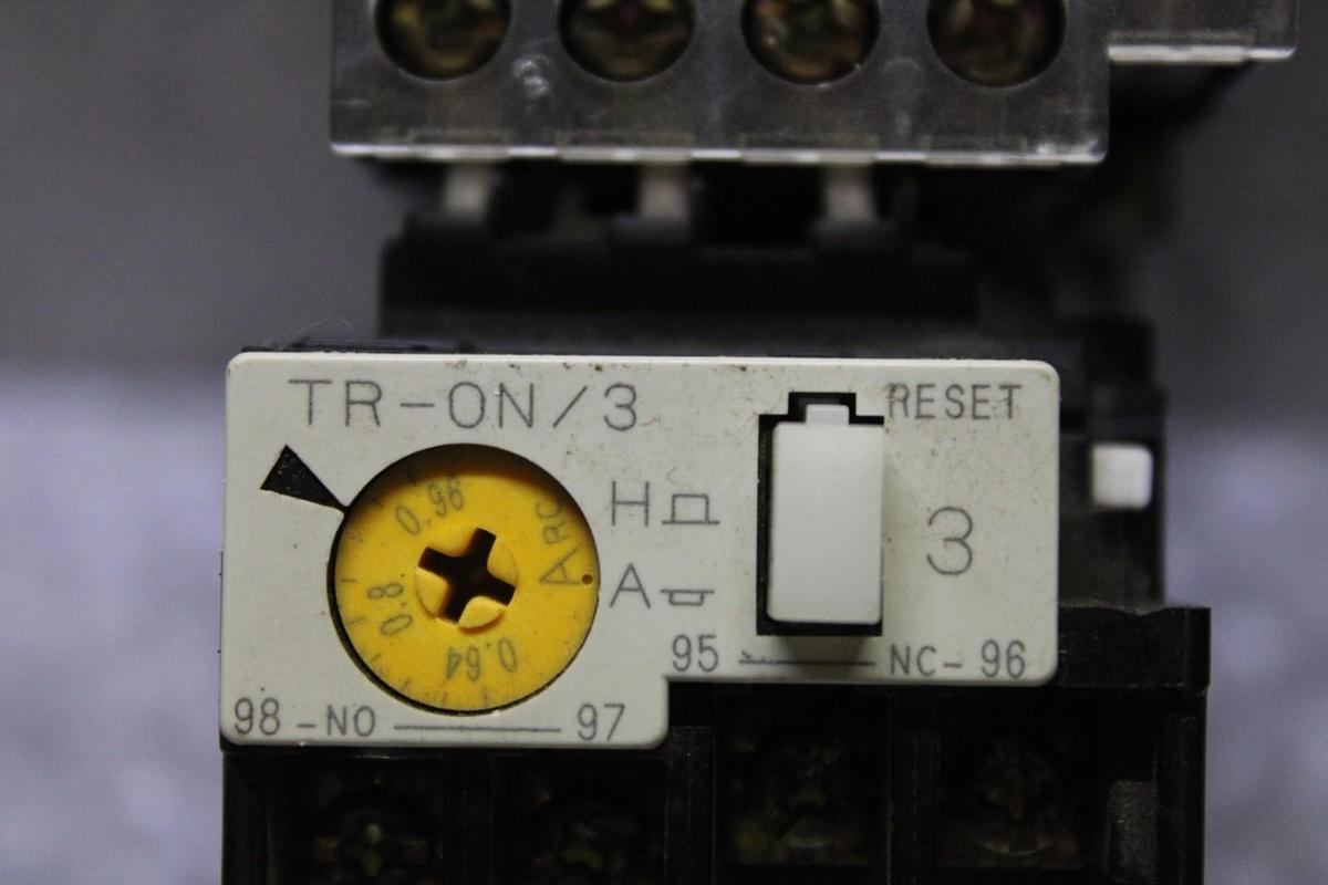 Used FUJI ELECTRIC MAGNETIC STARTER SJ-0G 440 VOLT 15 AMP W/ TR-0N/3 OVERLOAD