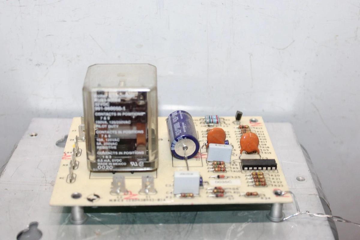 Used CARRIER OEM CIRCUIT BOARD ASSEMBLY MODEL: HN65KZ027 ** INCLUDES WARRANTY **
