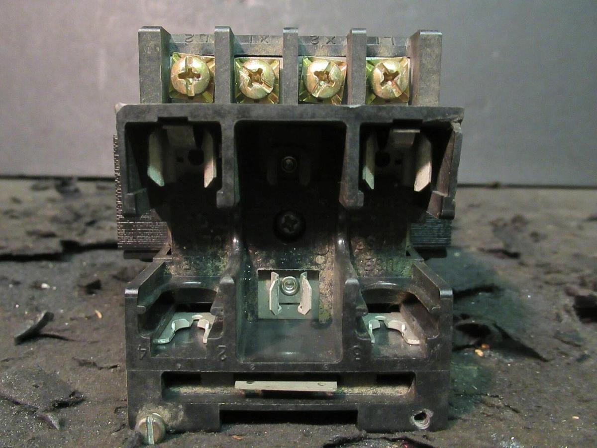 Used 0.095 KVA (95 VA) CUTLER HAMMER CONTROL TRANSFORMER 480/240 VAC 24 V C340BT