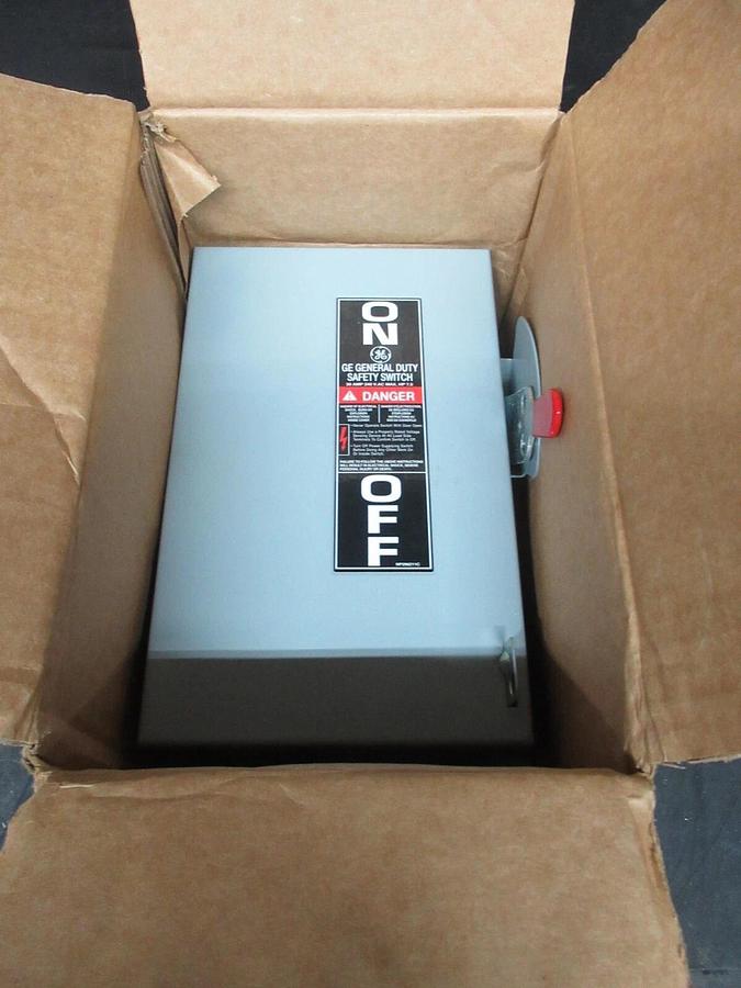 NEW IN BOX GE SAFETY SWITCH TGN3321 30 AMP 240 VAC 7.5 HP 3-POLE TYPE 1 ENCL.